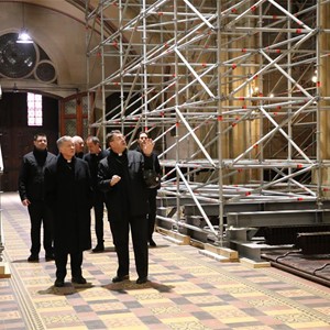 Kardinal Cupich pohodio zagrebačku katedralu i molio na grobu bl. Stepinca